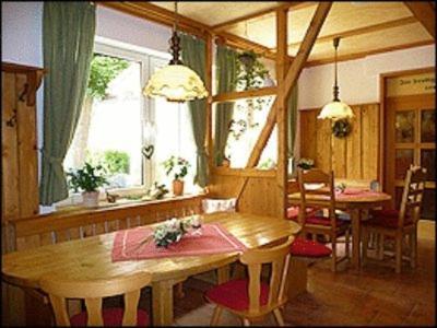 Gasthaus & Pension Zum Hirsch Gehlberg Buitenkant foto